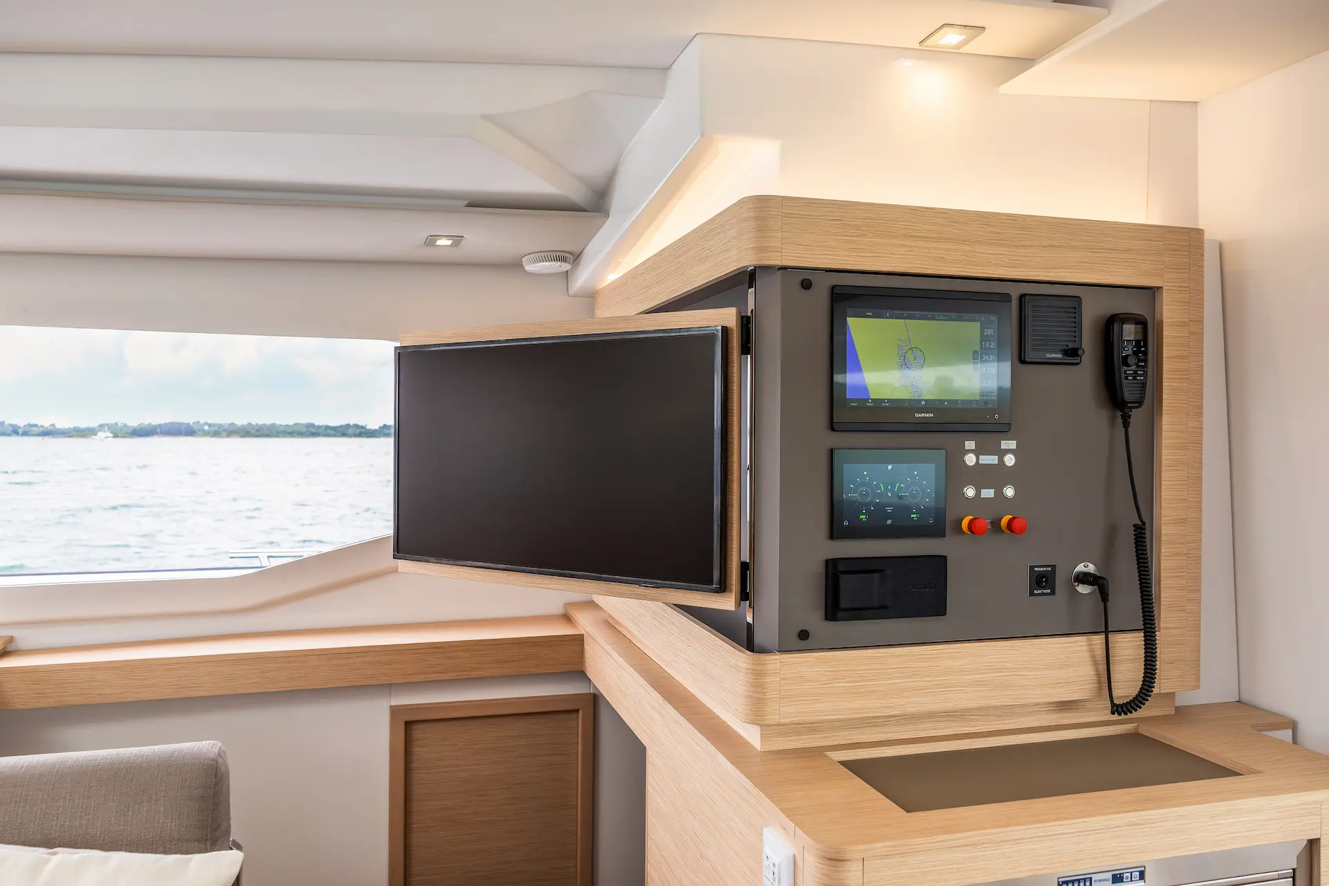 Electric Fountaine Pajot FP41 energy management and navigation interface with JOOOL system