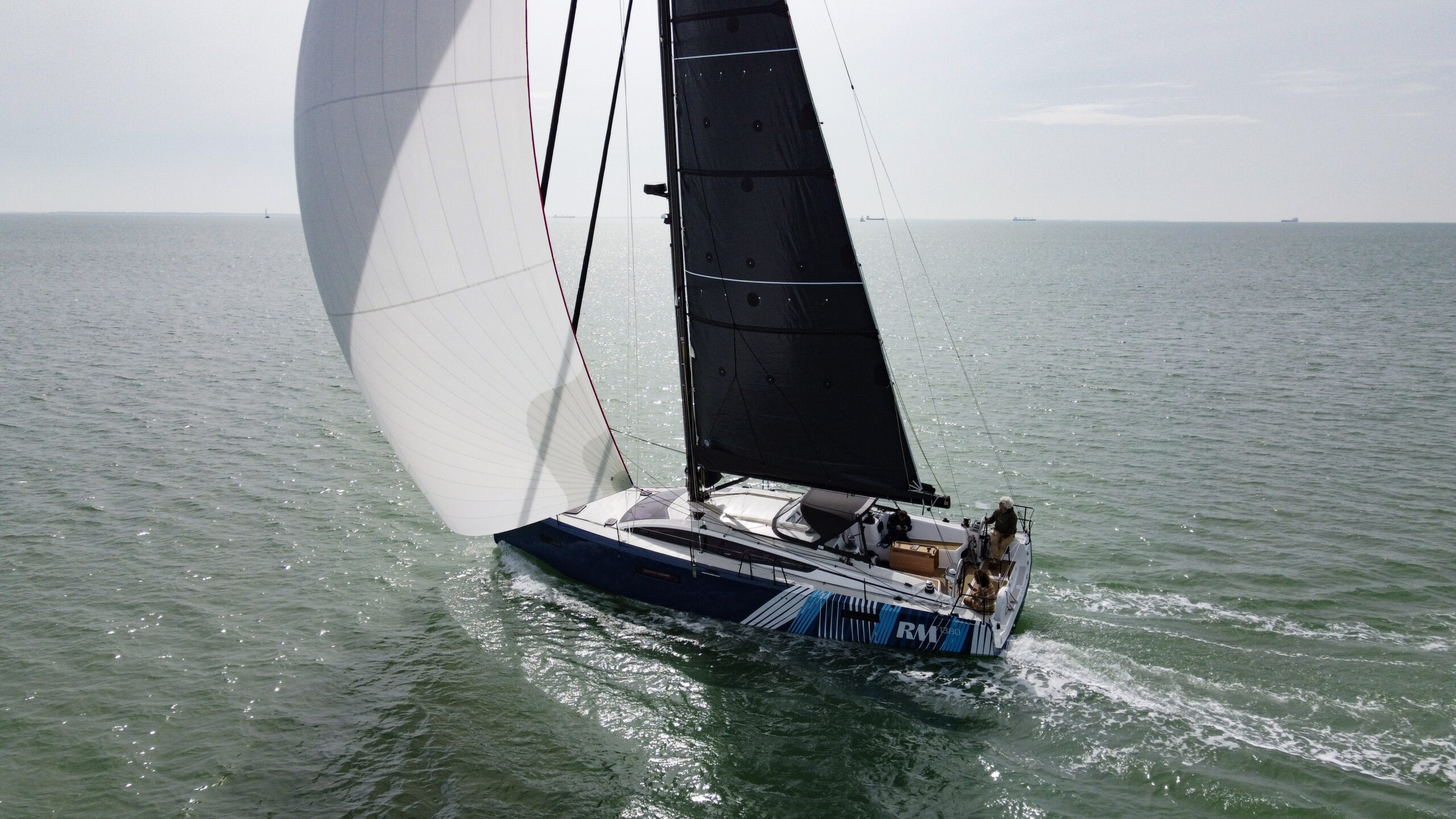 hybrid-rm-1380-downwind-sailing-performance-joool