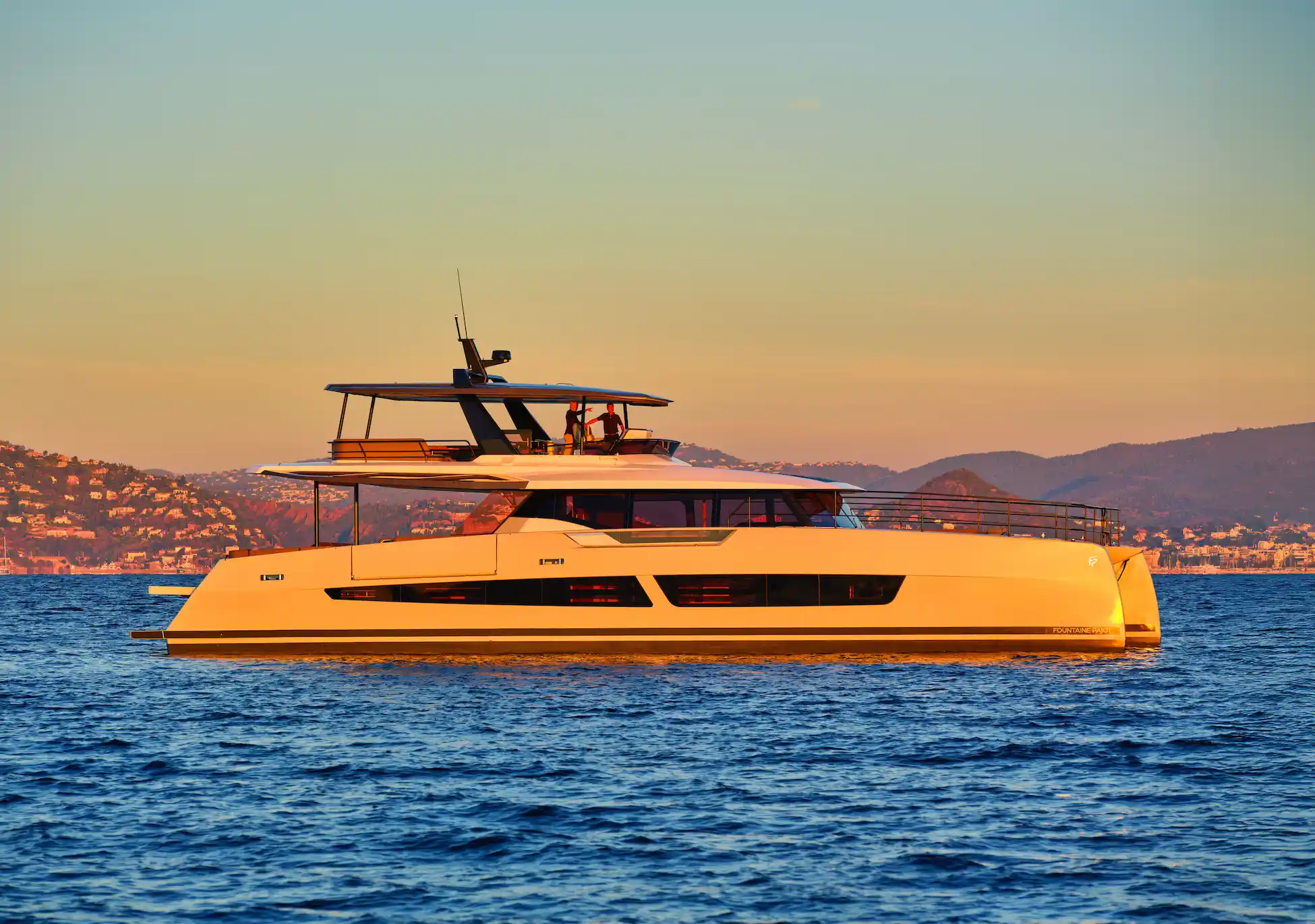 OneBox Energy Fountaine Pajot 80